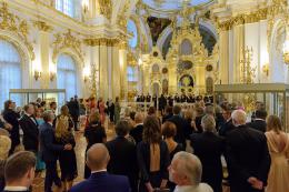 Guests listening to the concert given by the Urbi et Orbi chamber choir in the Great Church of the Winter Palace